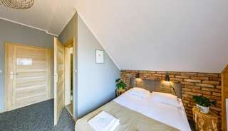 Отели типа «постель и завтрак» Hotel Czerwone Korale Cielimowo Четырехместный номер эконом-класса-1